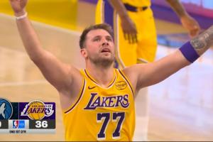 累死！東契奇迎著華子超遠三分+突破上籃命中目前11中8已砍下23分