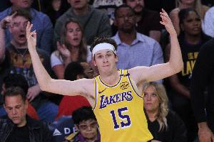 身手全能！里夫斯半場10中5貢獻12分5板7助 正負值+4