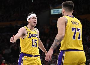 東契奇罰丟一球錯失賽季首場50分！里夫斯：?♂?罰進一個啊