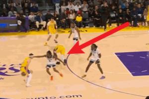 不是哥們？艾頓弧頂做掩護被里德輕推一下踩到腳差點趴到地上