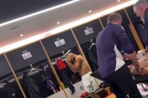 氣氛搞起來！姆伯莫、阿瑪德賽后更衣室內跳舞慶祝勝利