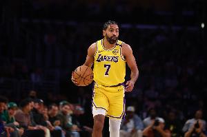 雷迪克：暫時沒有文森特的傷情更新 明天會知道更多