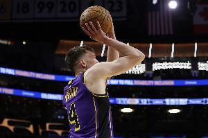 效率低！克內(nèi)克特13投5中拿到16分 三分8中2