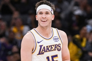 里夫斯開季四戰場均至少35分5板5助 歷史第七人&比肩喬庫威字歐東