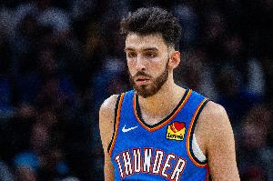 切特：嘗試增加更多高效進攻方式 為自己和球隊創造機會