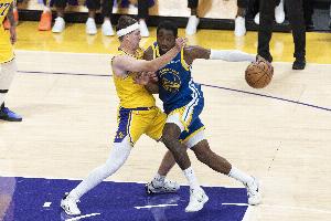 科爾：庫明加憑借運(yùn)動(dòng)天賦展現(xiàn)出獨(dú)到之處 這種表現(xiàn)能改變球隊(duì)