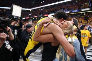 求生欲！哈利伯頓答經典問題：我媽和未婚妻首發 裁掉克拉克