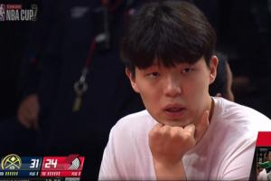 今天有沒有機會上？轉播鏡頭給到楊瀚森 小楊左手托腮