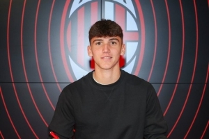 迪馬：AC米蘭有意續(xù)約17歲中場新星埃馬努埃萊-薩拉