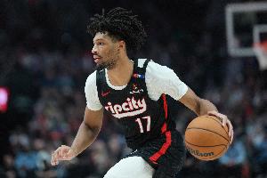 手感回暖！謝頓-夏普半場(chǎng)出戰(zhàn)13分鐘 8中5&三分5中2貢獻(xiàn)12分