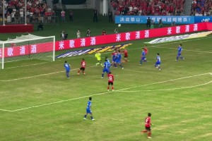 這是蘇超？南通隊禁區外凌空抽射+倒鉤，這個進球過程實在是刺激