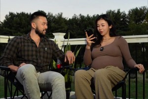 真的好敢聊啊！張曼源與絡腮胡老公的讀（毒）評論環節