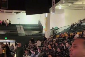 感受大學籃球的氛圍！王俊杰首發出戰砍下23分4板1斷！太猛了！